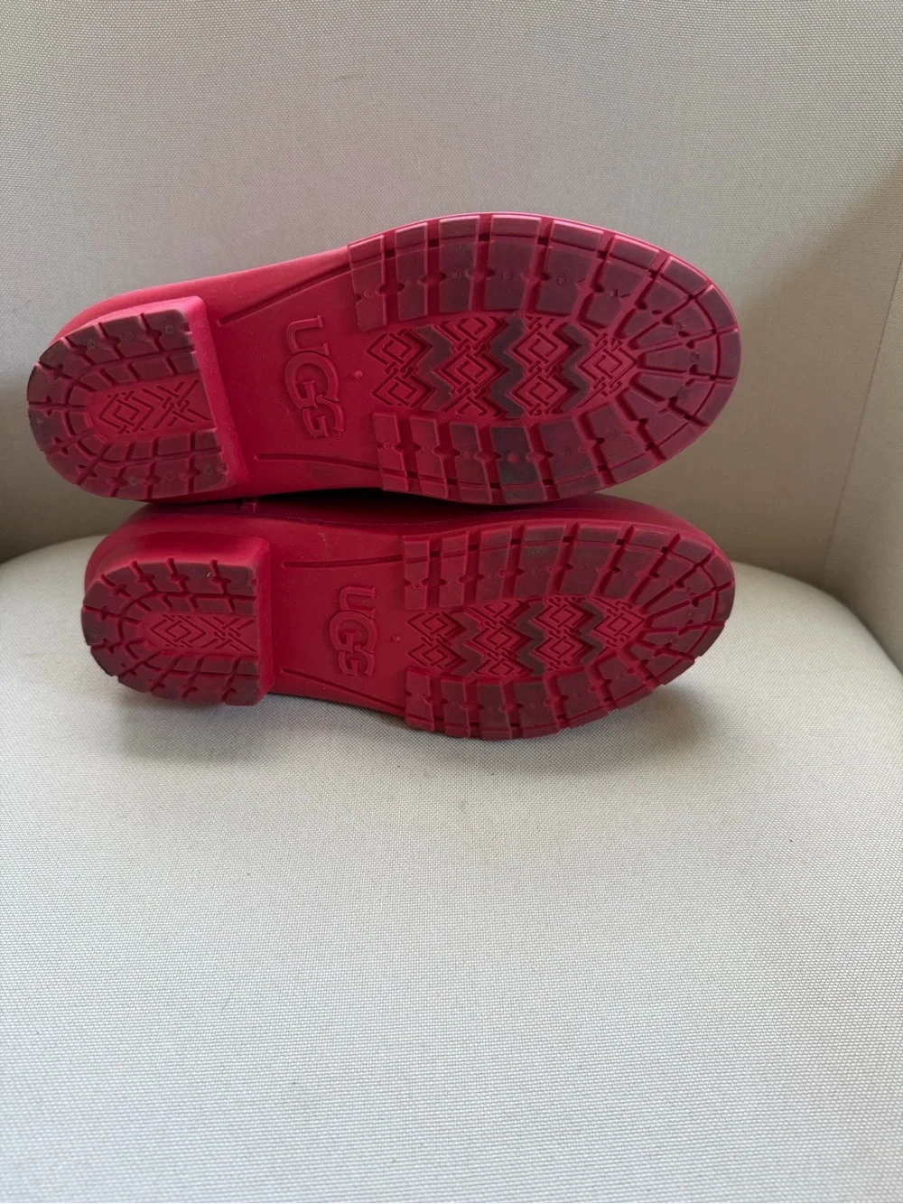 UGG Chevonne Ribbon Red Chelsea Rain Boots Waterproof Colorful Logo Women’s 7